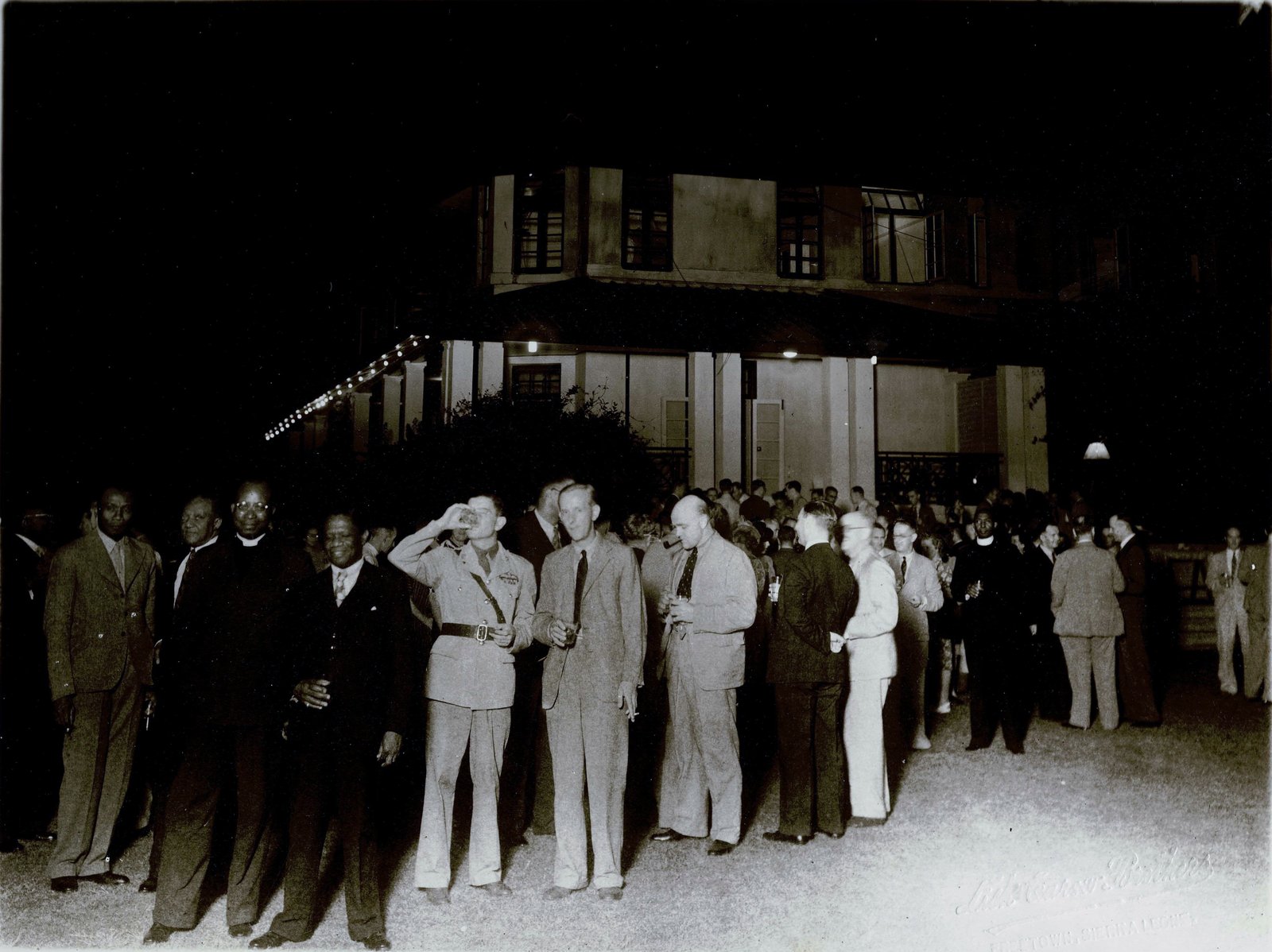 Historische foto van een avond bij Governor's House in Freetown, 1947