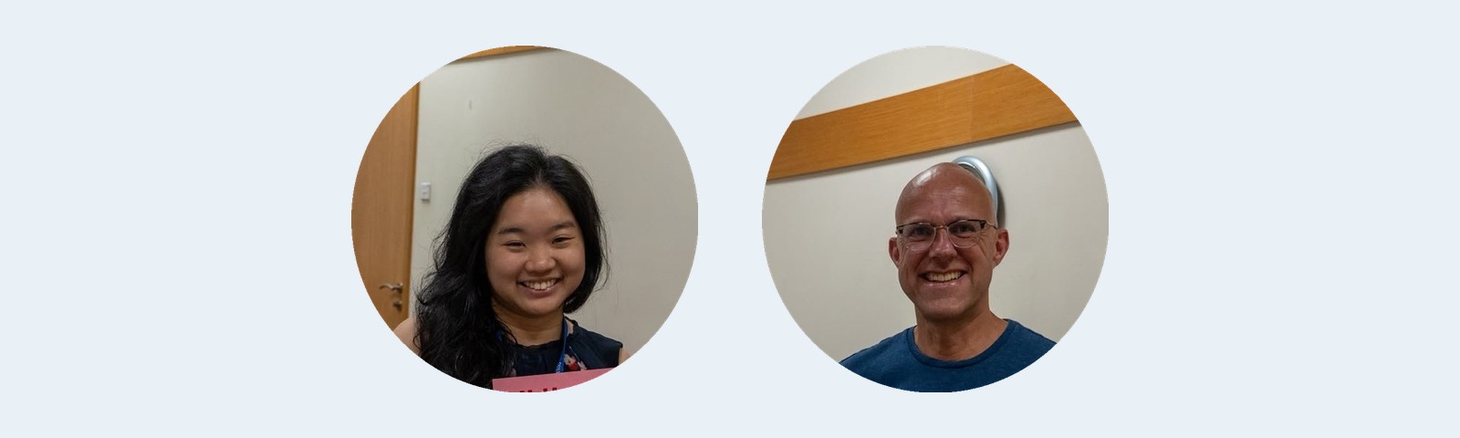 Portretten van de twee betrokkenen bij de overdracht aan het Nationaal Archief in Singapore