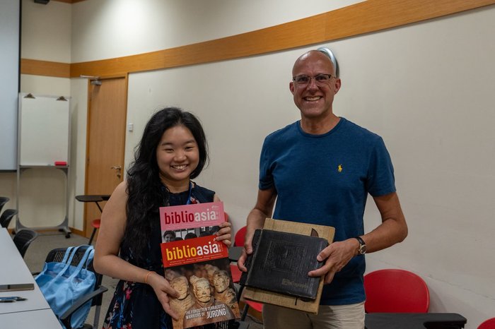 Overdracht van de historische fotoalbums aan het Nationaal Archief in Singapore
